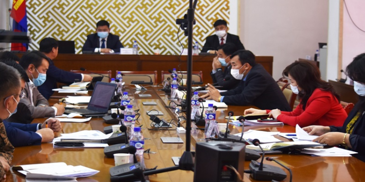 Хөрөнгө оруулагчдыг үргээж буй орон нутгийн ИТХ