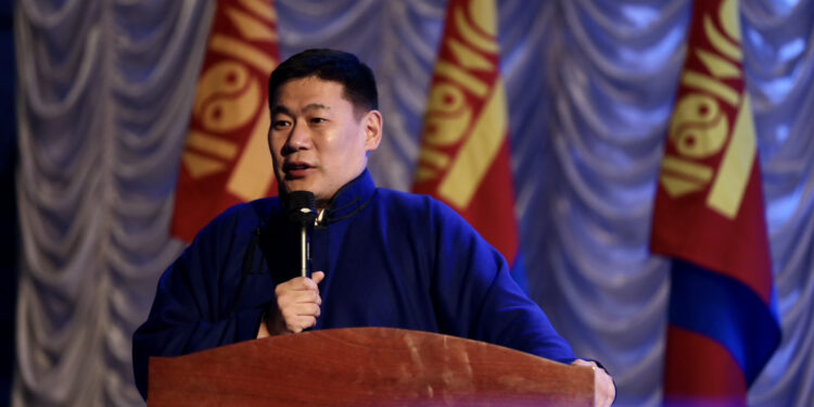 Баянхонгор-Шаргалжуут чиглэлийн 54,1 км замыг хатуу хучилттай болгох төслийн хөрөнгийг улсын төсөвт тусгана