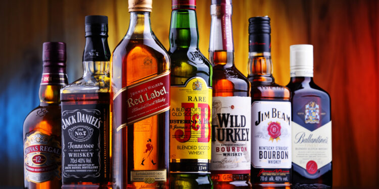 Цахим орчин ашиглан согтууруулах ундаа худалдсан зөрчлийг илрүүлжээ